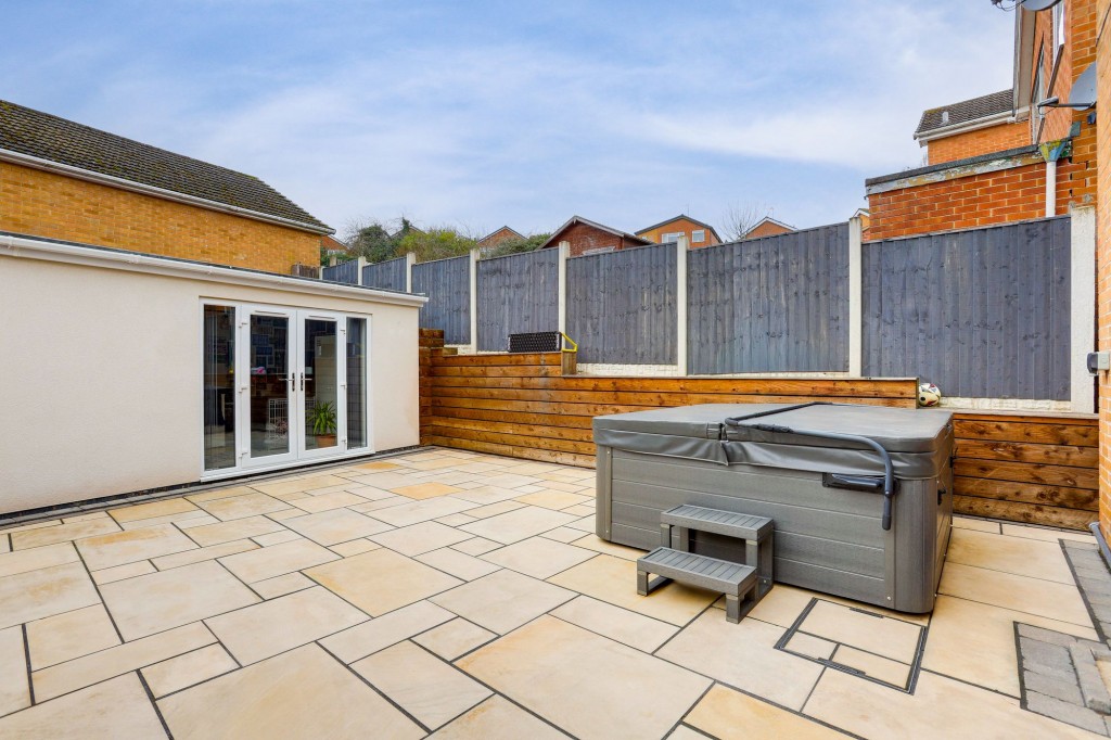 County Road, Gedling, NG4