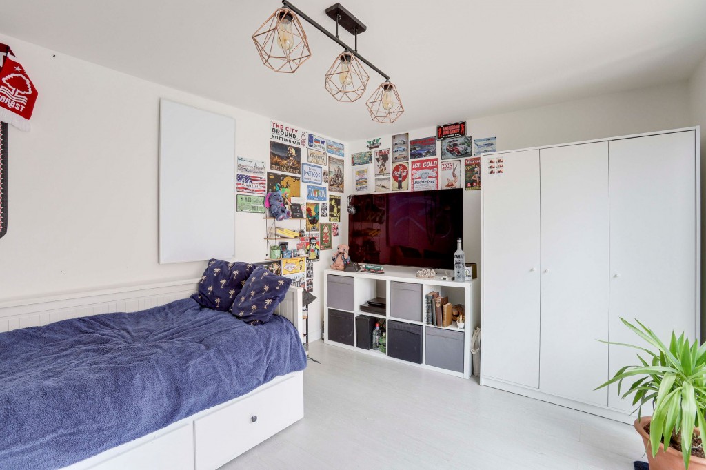 County Road, Gedling, NG4