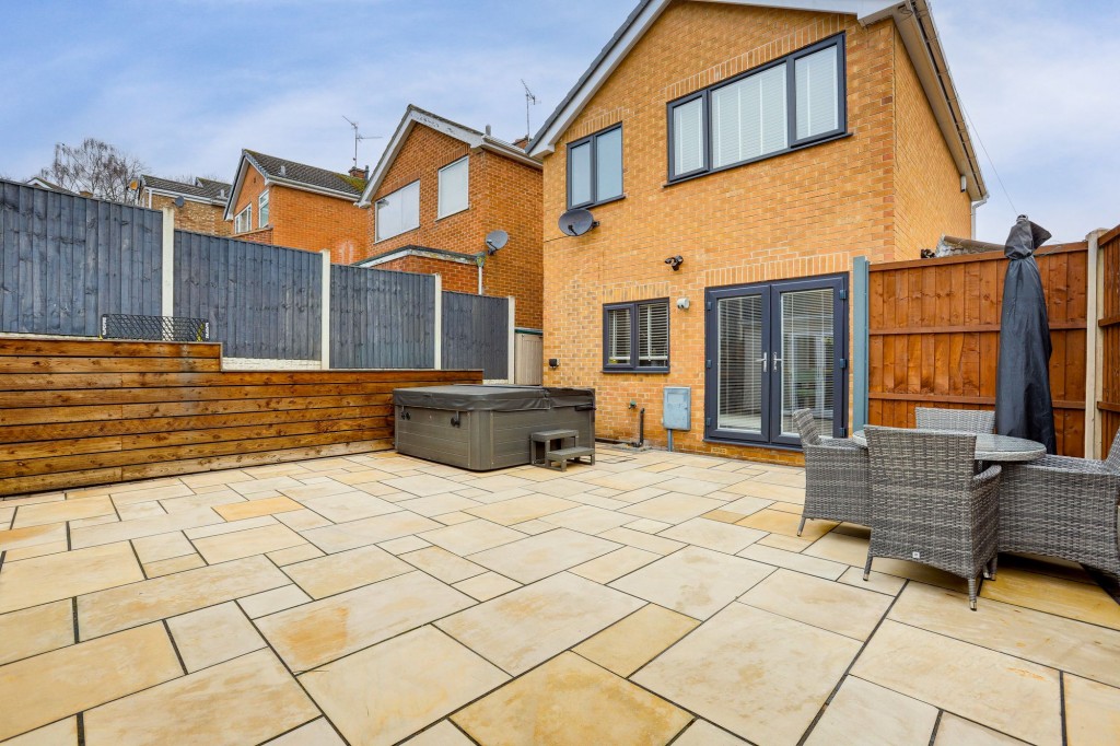 County Road, Gedling, NG4