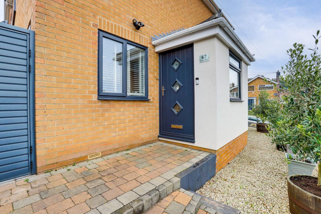 County Road, Gedling, NG4