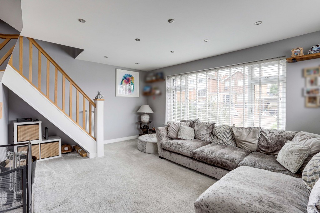 County Road, Gedling, NG4