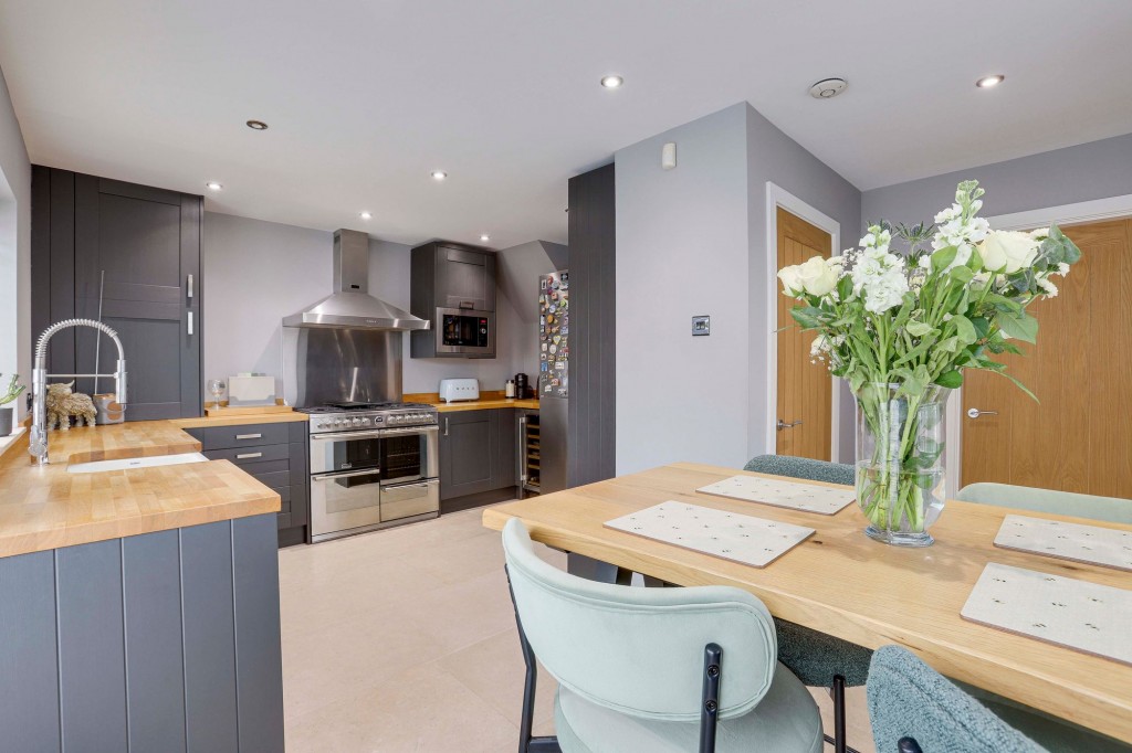 County Road, Gedling, NG4