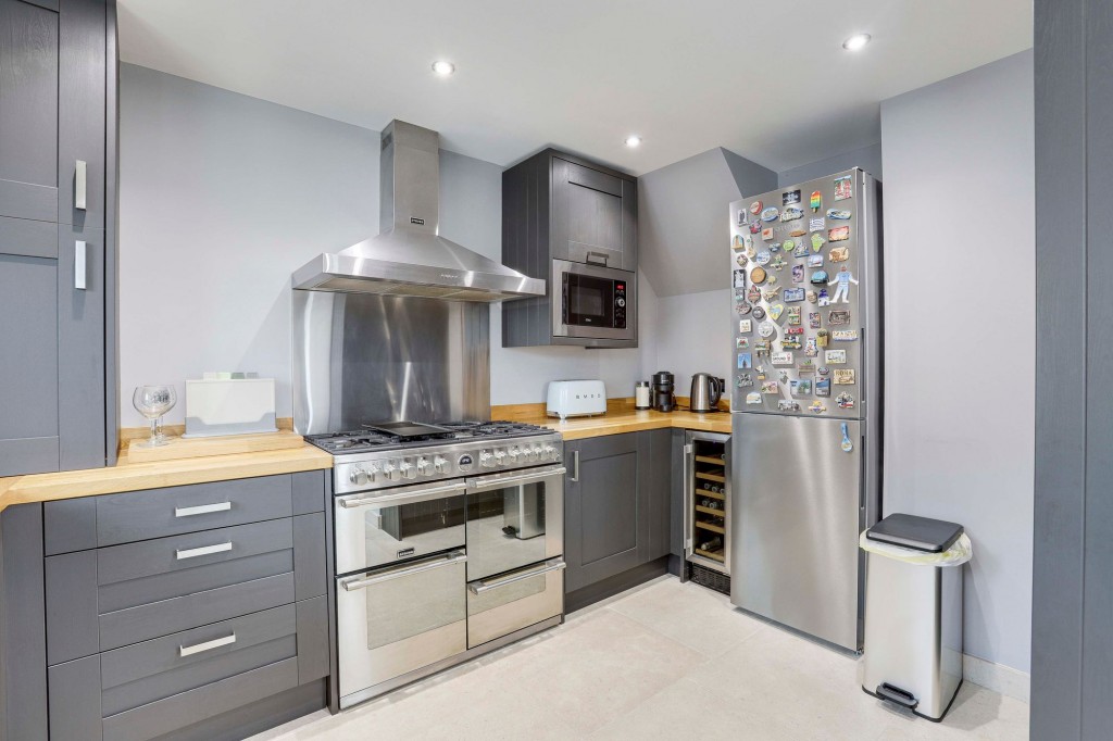 County Road, Gedling, NG4