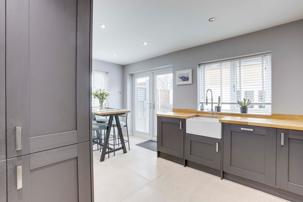 County Road, Gedling, NG4