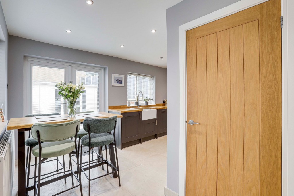 County Road, Gedling, NG4