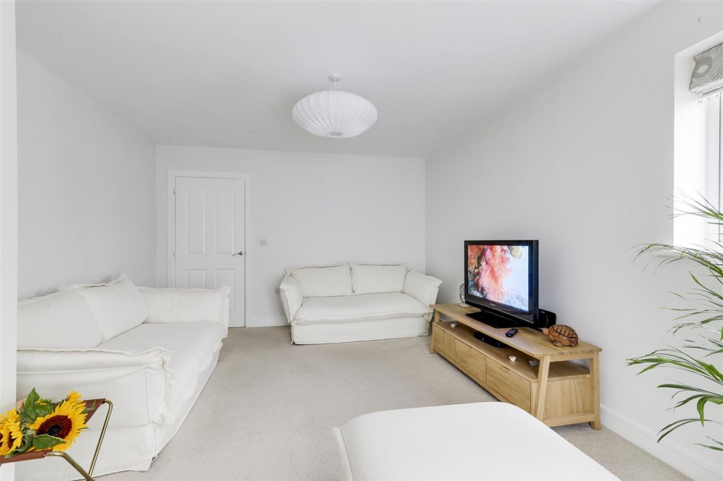 Meden Avenue, New Houghton, NG19