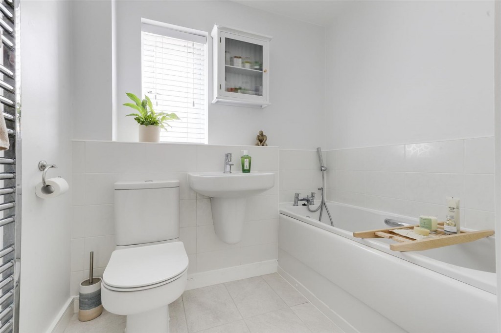 Meden Avenue, New Houghton, NG19