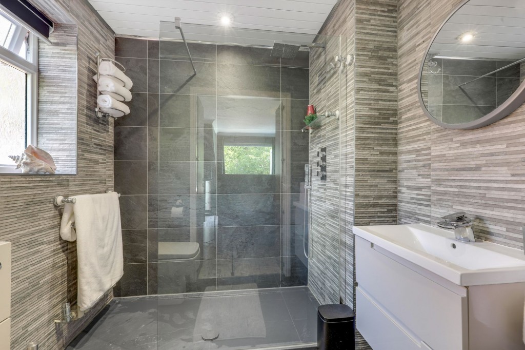 Clipstone Drive, Forest Town, NG19