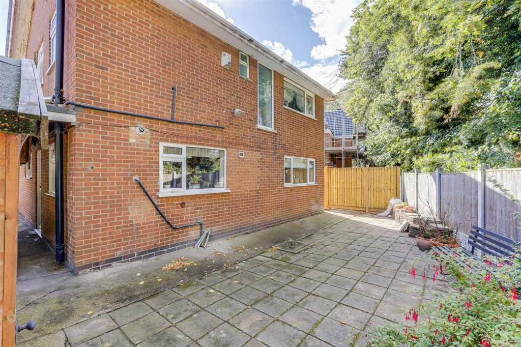 Weaverthorpe Road, Woodthorpe, NG5