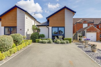 Meadow Croft Gardens, Hucknall, NG15