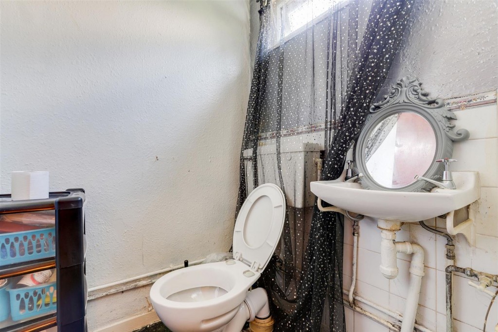 Oakington Close, Nottingham, NG5