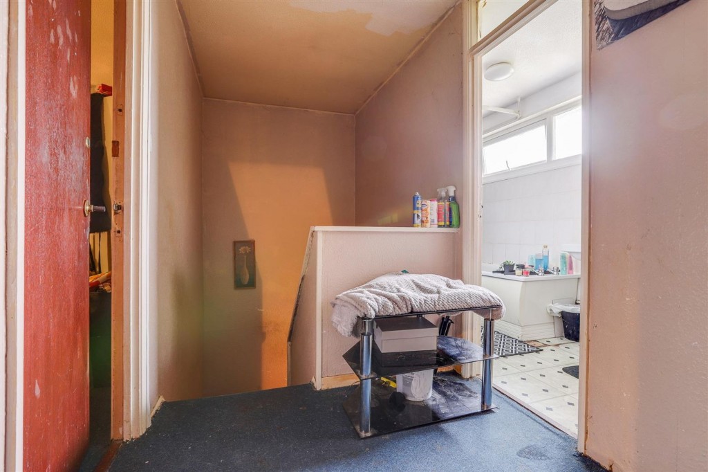 Oakington Close, Nottingham, NG5