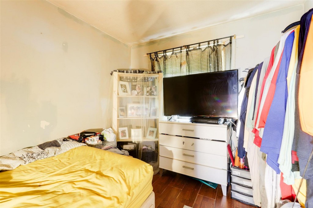 Oakington Close, Nottingham, NG5