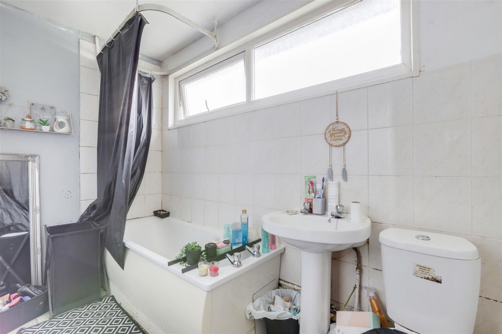 Oakington Close, Nottingham, NG5