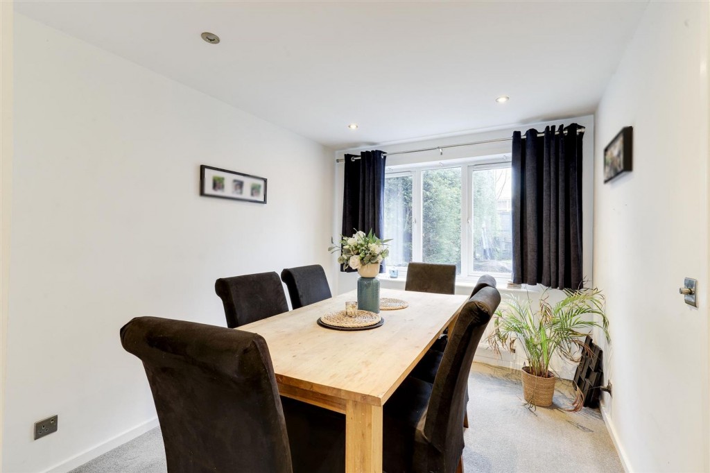 Bloomsbury Drive, Nuthall, NG16