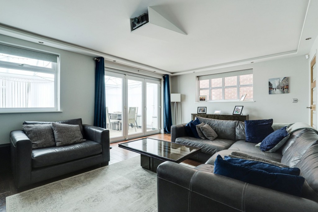 Standhill Avenue, Carlton, NG4