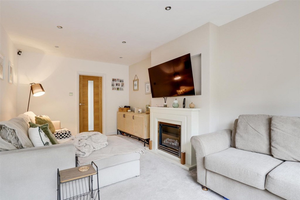 County Road, Gedling, NG4