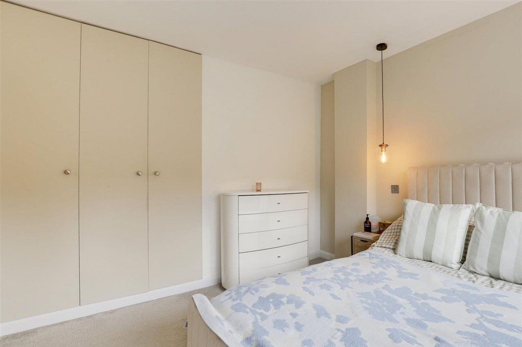 County Road, Gedling, NG4