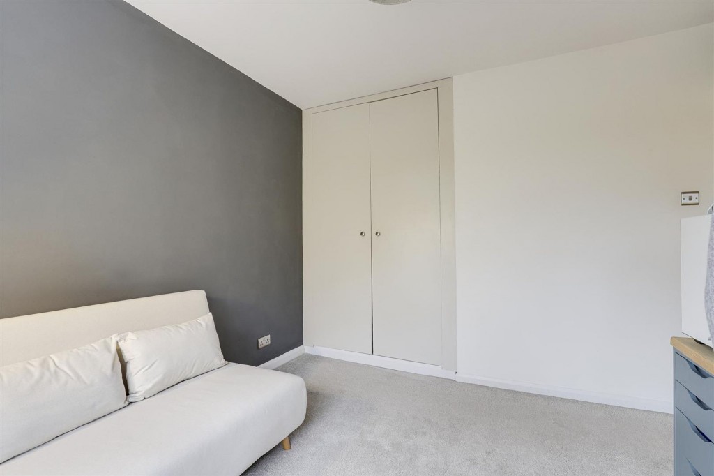 County Road, Gedling, NG4
