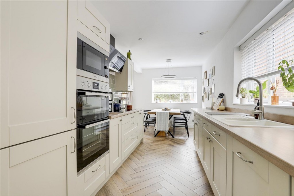 County Road, Gedling, NG4