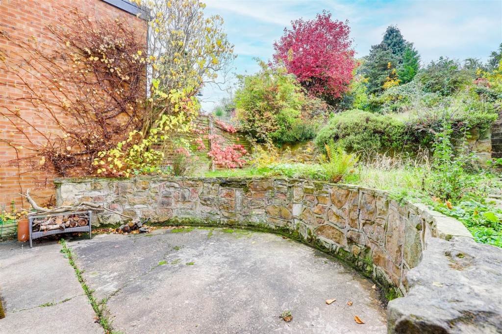 County Road, Gedling, NG4