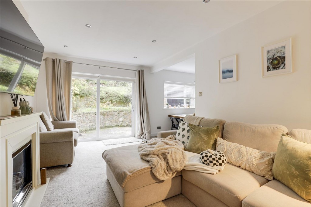 County Road, Gedling, NG4