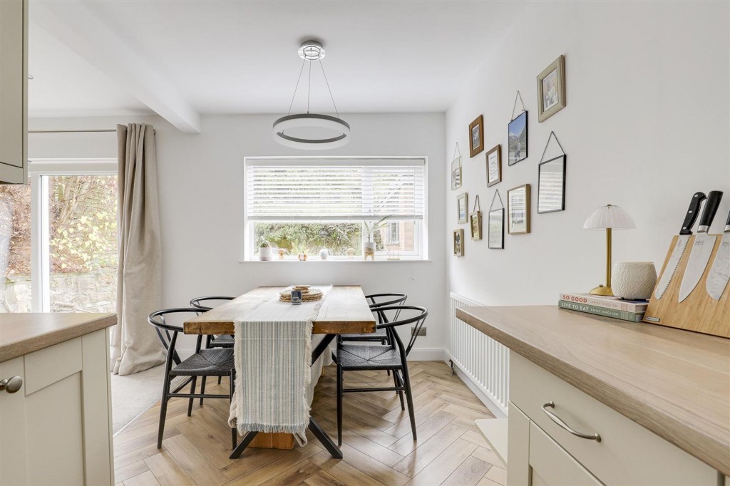 County Road, Gedling, NG4