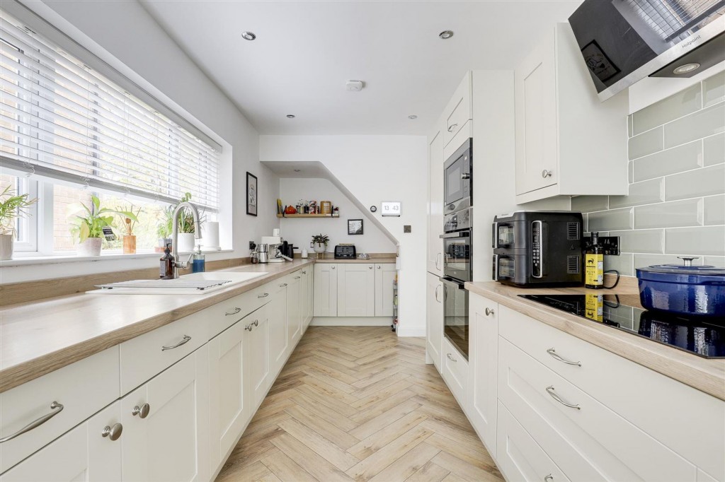 County Road, Gedling, NG4