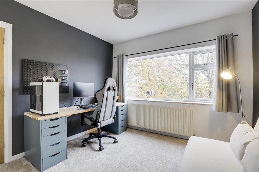 County Road, Gedling, NG4