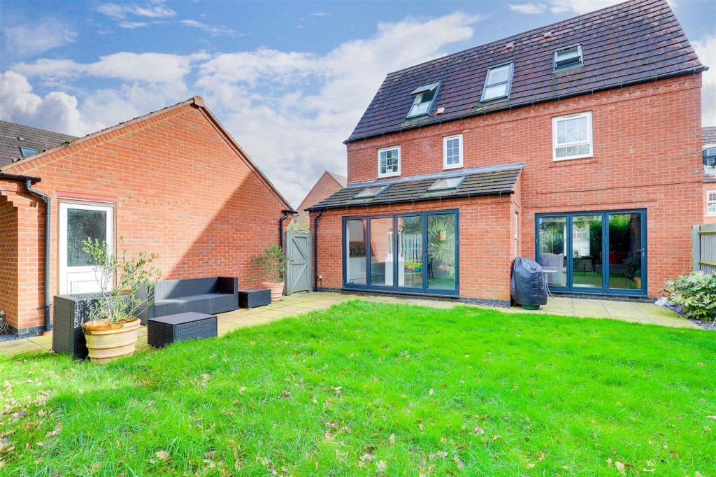 Peregrine Road, Hucknall, NG15
