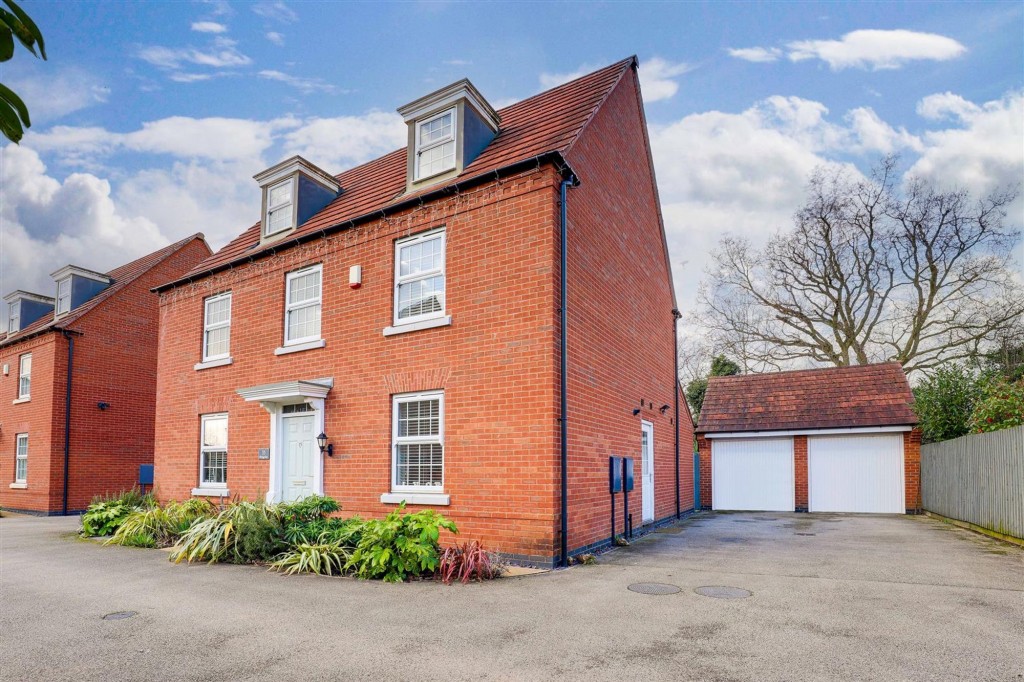 Peregrine Road, Hucknall, NG15