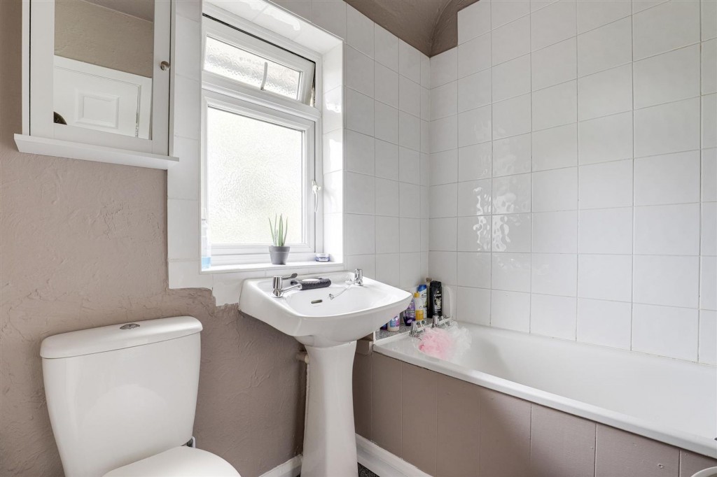 Manton Crescent, Beeston, NG9