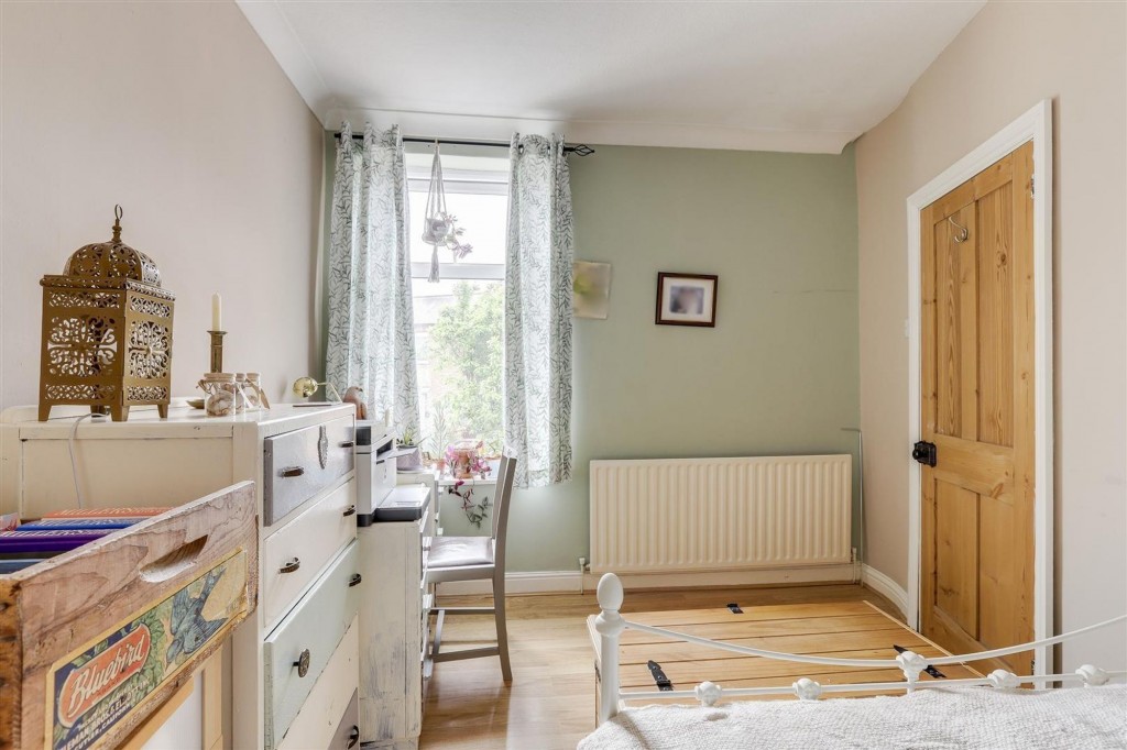 Victoria Avenue, Draycott, DE72