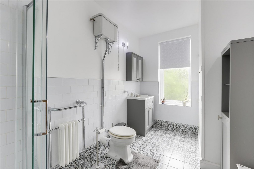 Victoria Avenue, Draycott, DE72