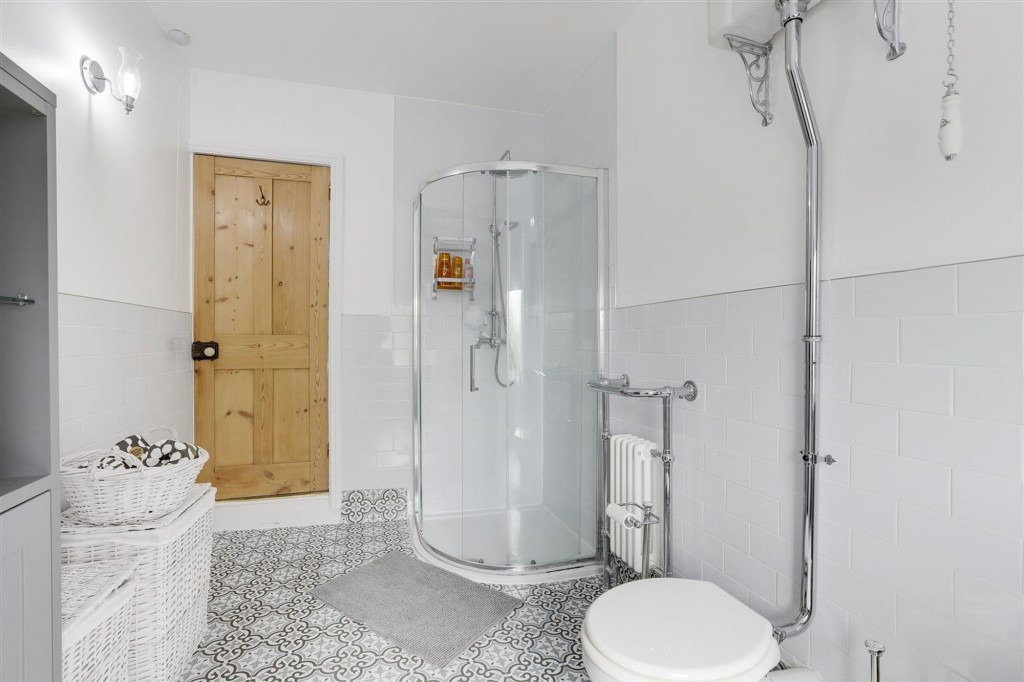 Victoria Avenue, Draycott, DE72