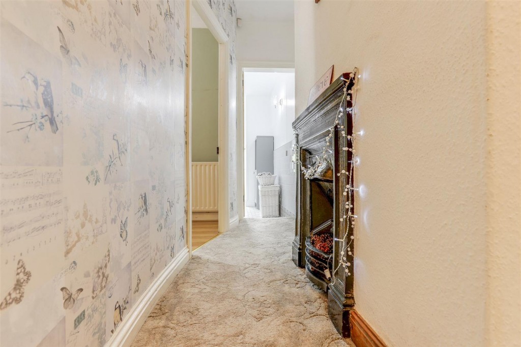 Victoria Avenue, Draycott, DE72