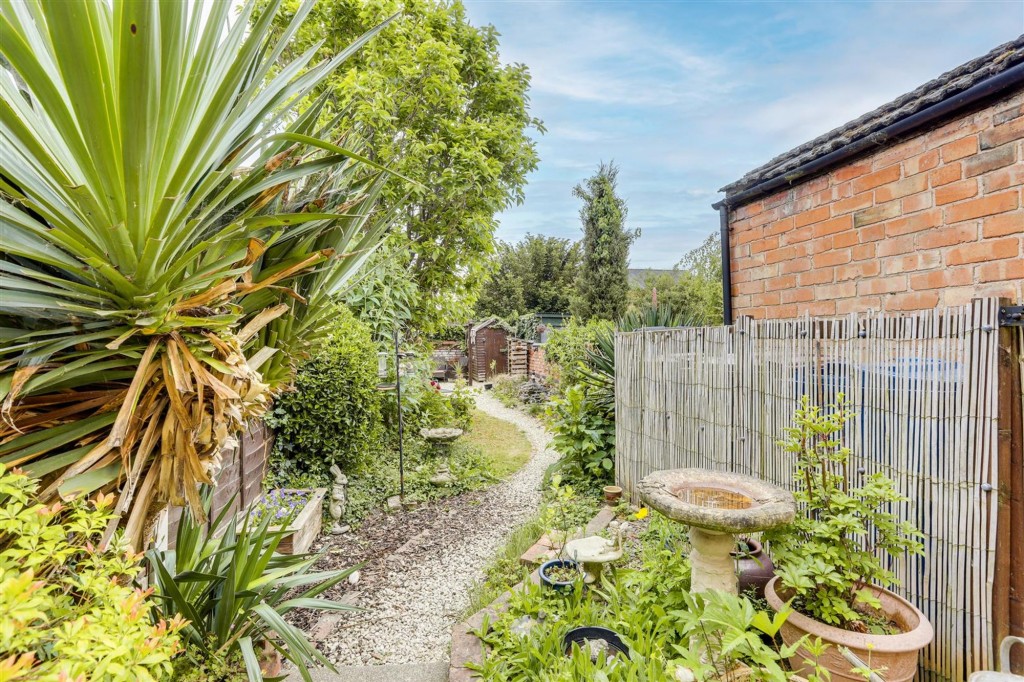 Victoria Avenue, Draycott, DE72