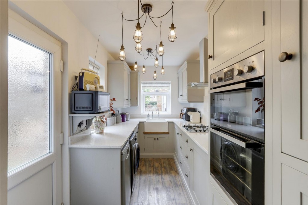 Victoria Avenue, Draycott, DE72