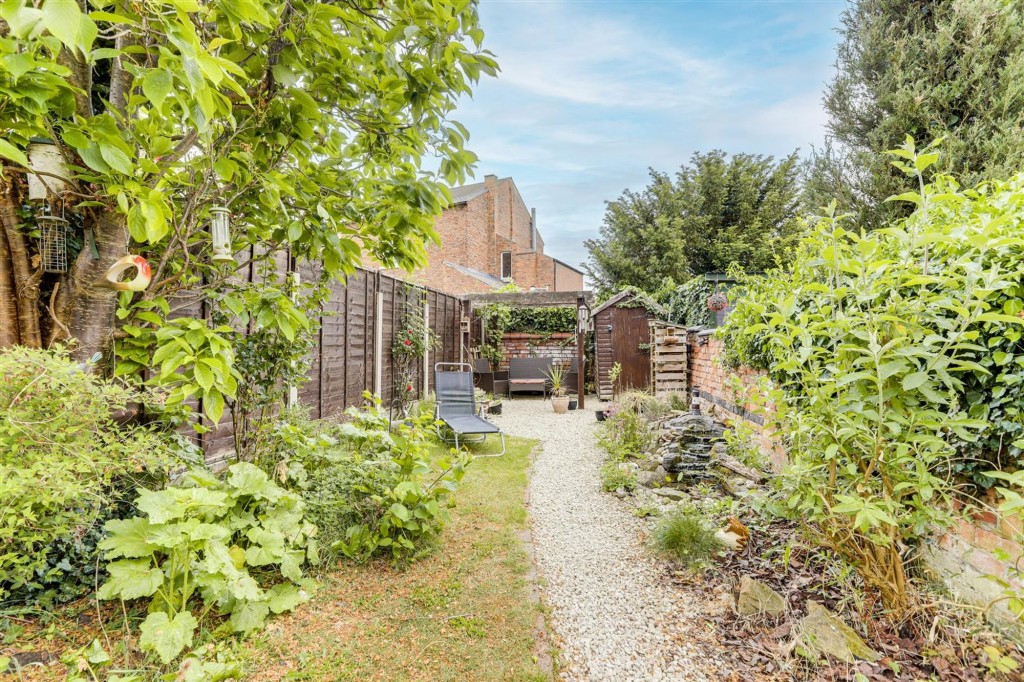 Victoria Avenue, Draycott, DE72