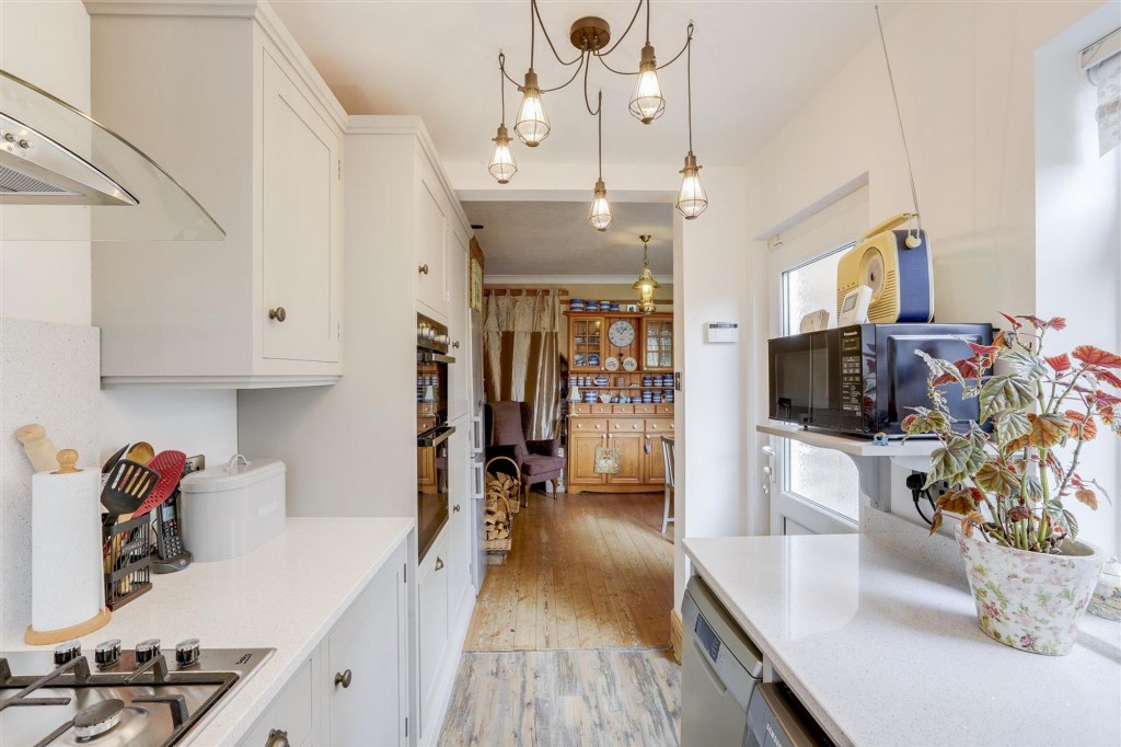 Victoria Avenue, Draycott, DE72