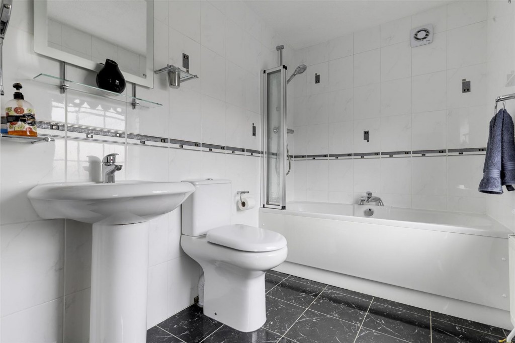Larch Close, Arnold, NG5