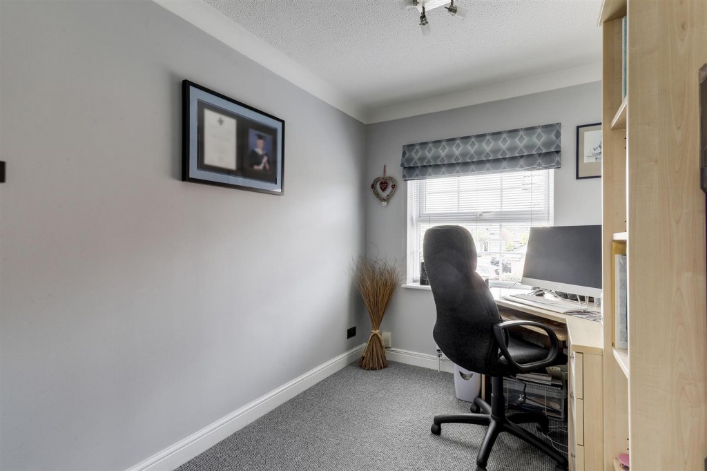 Larch Close, Arnold, NG5