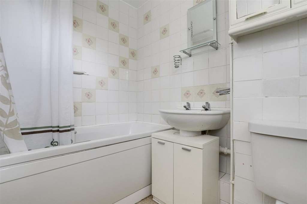 Abercarn Close, Nottingham, NG6