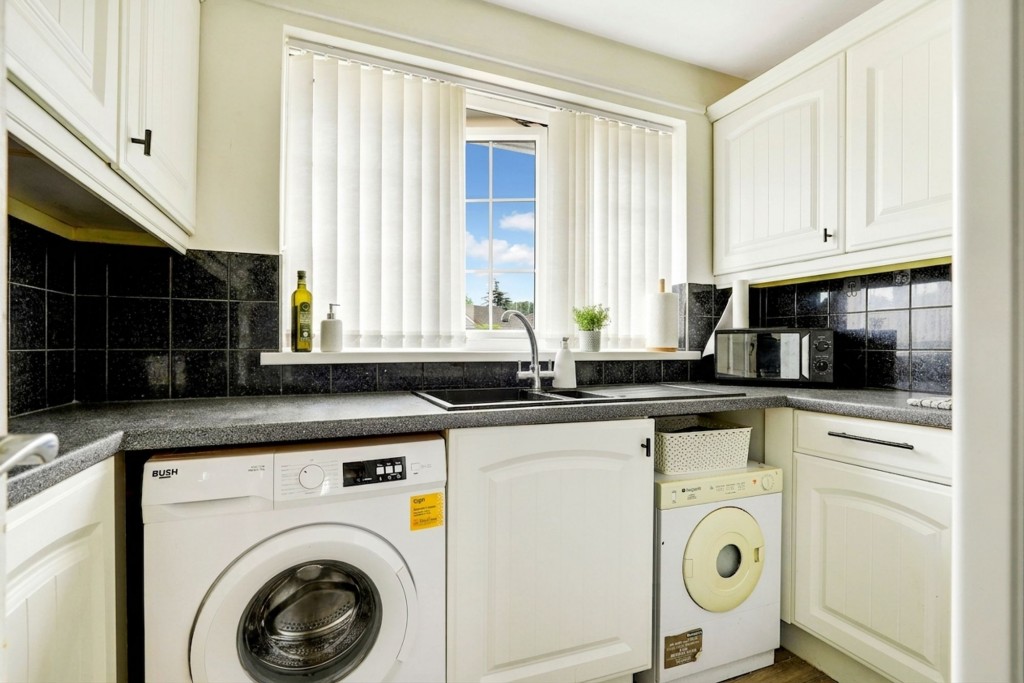 Larkspur Avenue, Redhill, NG5