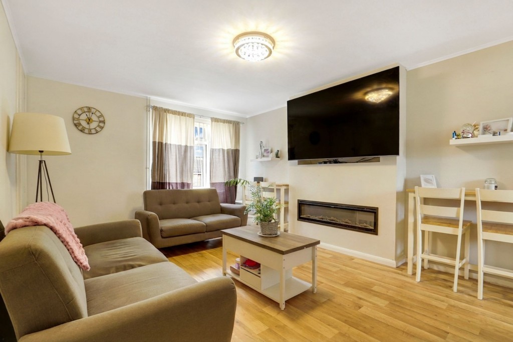 Larkspur Avenue, Redhill, NG5