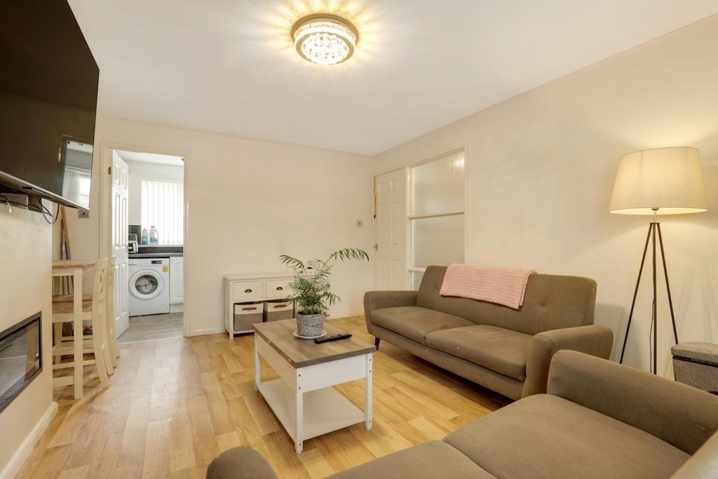 Larkspur Avenue, Redhill, NG5