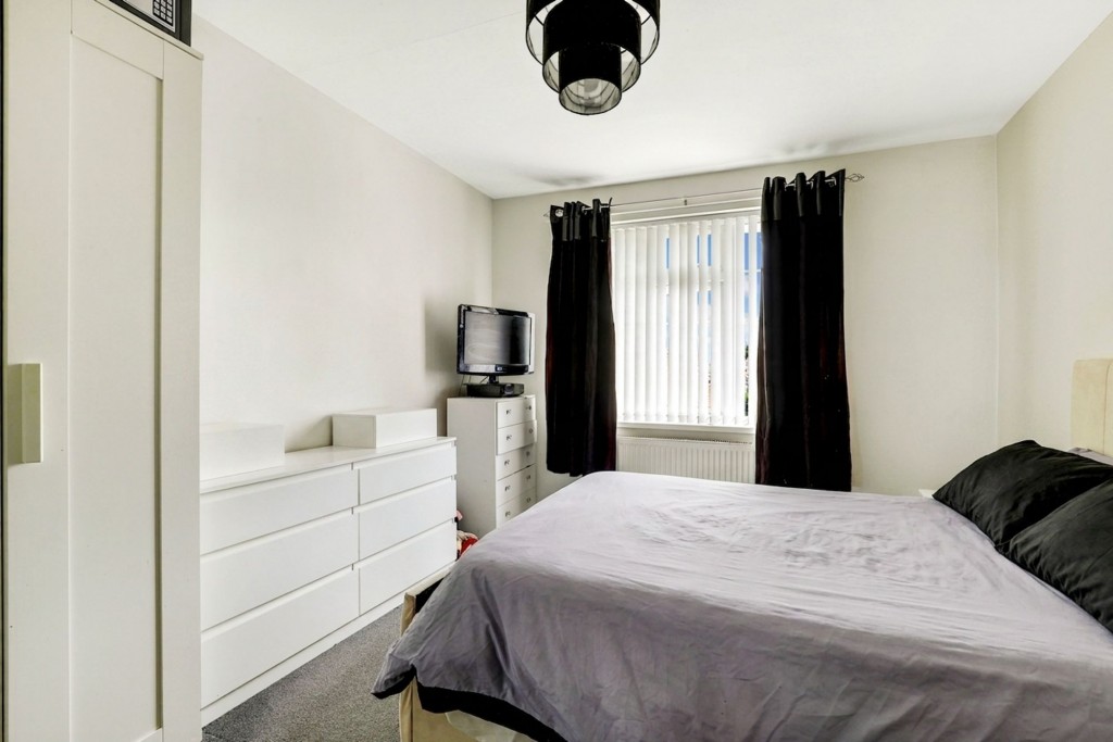 Larkspur Avenue, Redhill, NG5