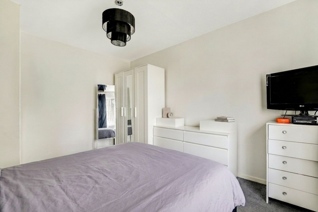 Larkspur Avenue, Redhill, NG5
