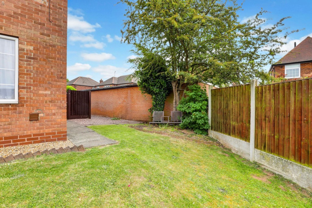 Larkspur Avenue, Redhill, NG5