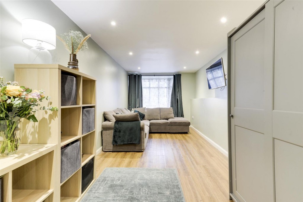 Main Road, Gedling, NG4